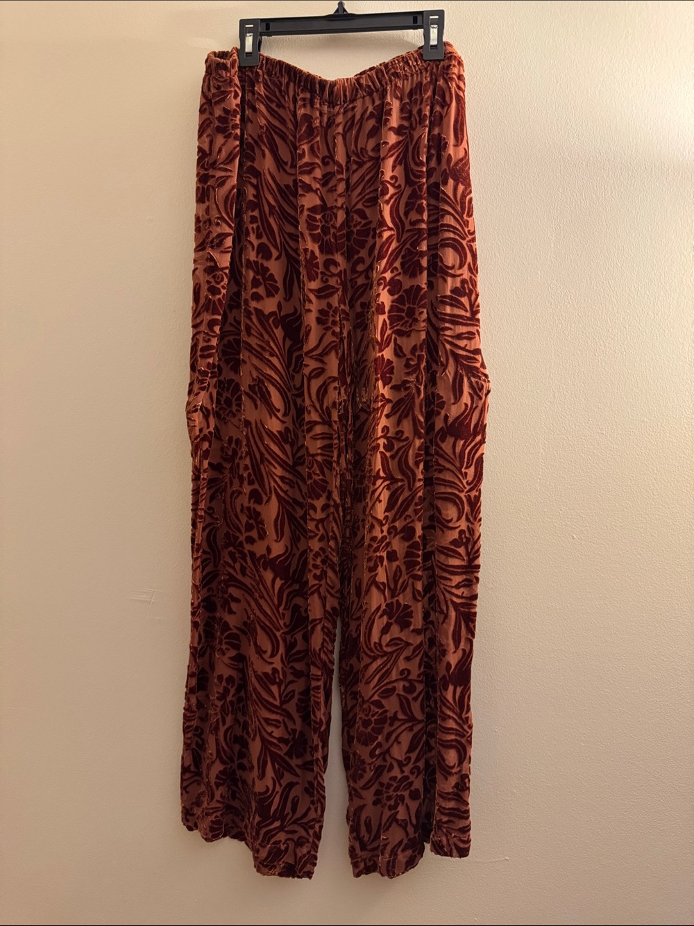 VICTORIA’S SECRET Vintage Burnout Velvet Pants